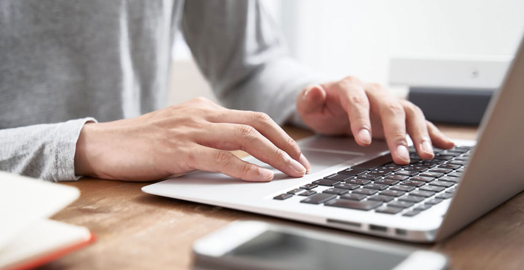Interface de la plateforme Malt affichant plusieurs profils de rédacteurs web SEO freelances français avec leurs spécialisations, tarifs journaliers moyens et évaluations clients Interface de la plateforme Malt affichant plusieurs profils de rédacteurs web SEO freelances français avec leurs spécialisations, tarifs journaliers moyens et évaluations clients
